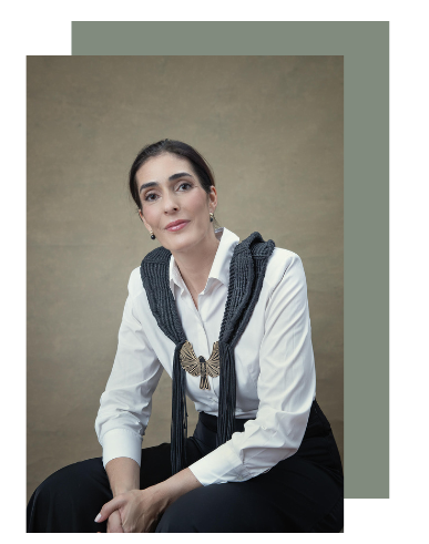 Juliana Pereira is a trusted voice in career transitions, community leadership, and values-driven transformation. With six major career pivots across industries and continents, she embodies reinvention. A TEDx speaker and UNICEF Spain board member, Juliana